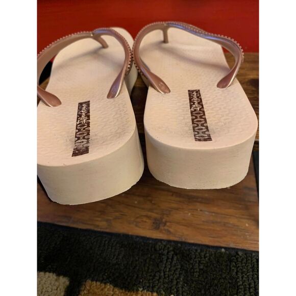 Ipanema Size 10 Rose Gold 1.5" Wedge Flip Flop Sandals Metallic Summer Shoes EUC - Picture 5 of 6